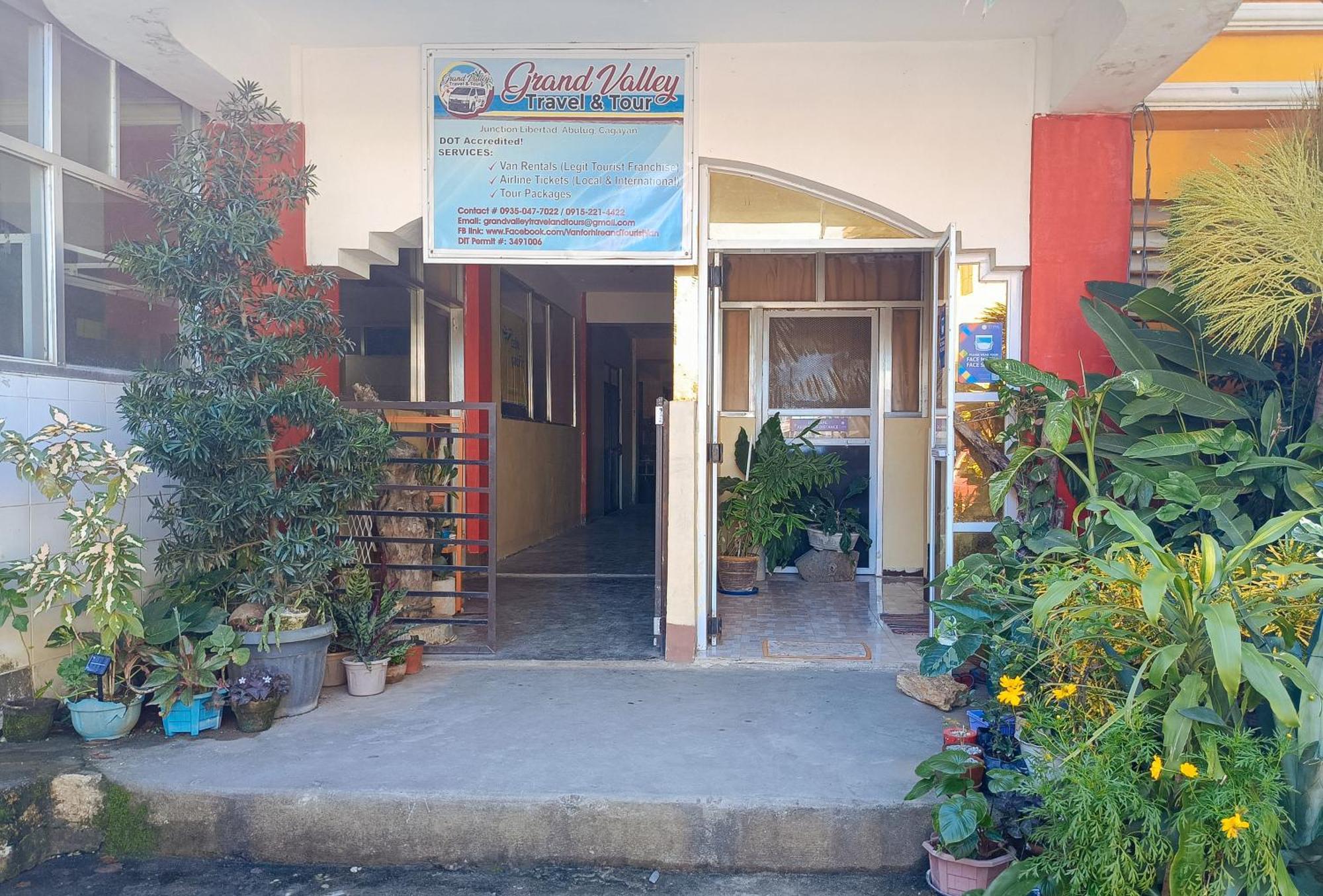 Reddoorz @ Grand Valley Hotel Junction Luna Cagayan Tagaytay City Exterior photo