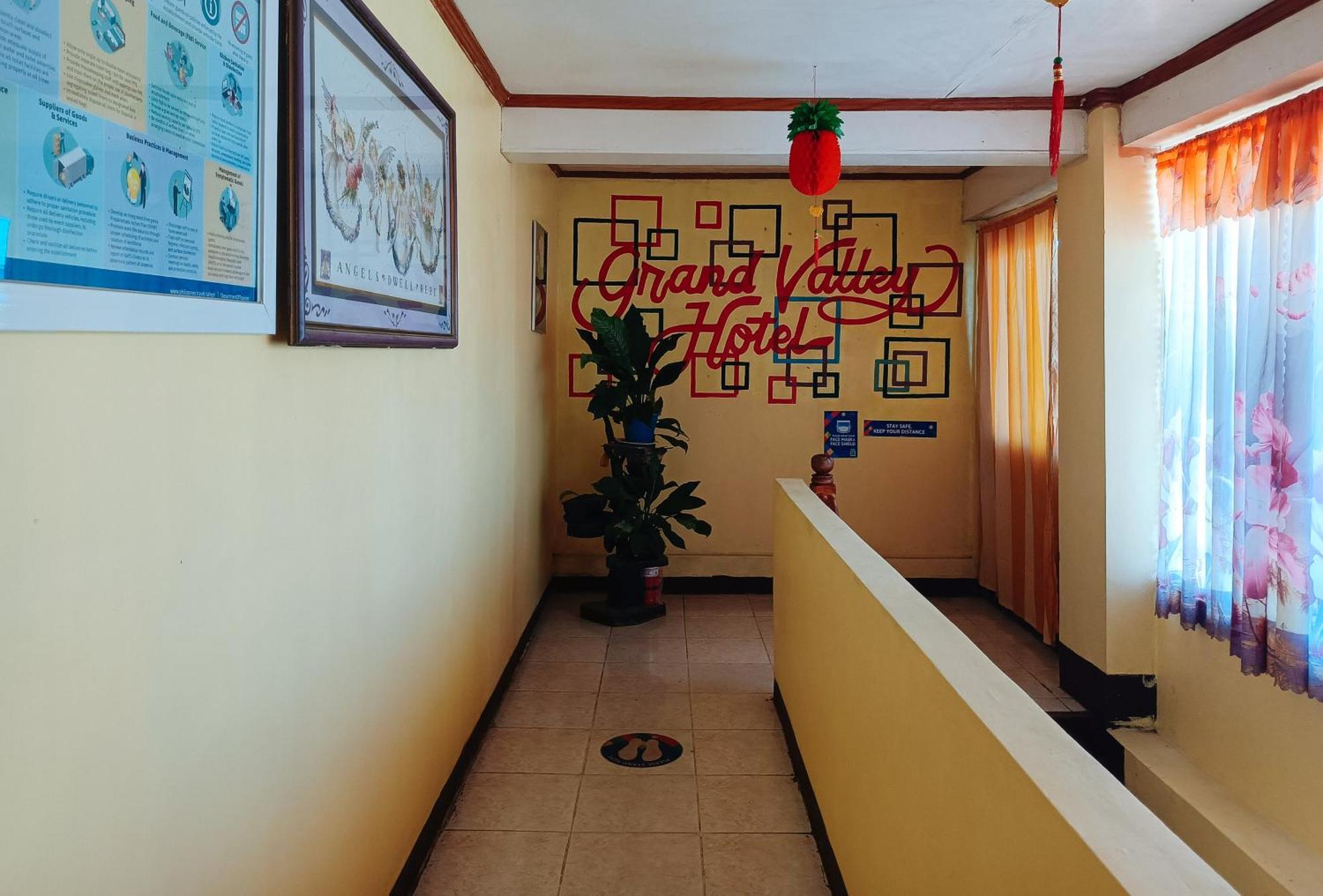 Reddoorz @ Grand Valley Hotel Junction Luna Cagayan Tagaytay City Exterior photo